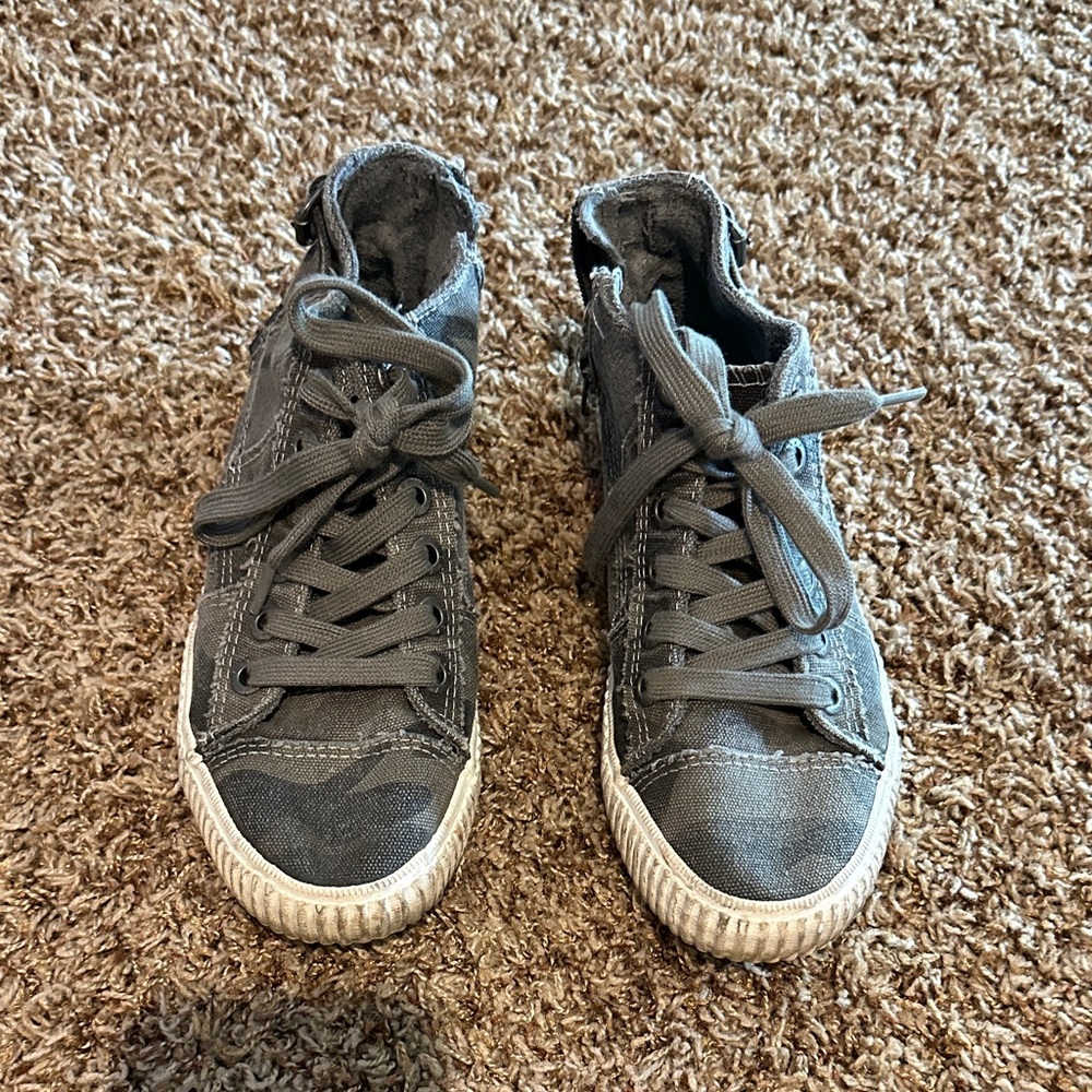 Gray High-Top Athletic Shoes